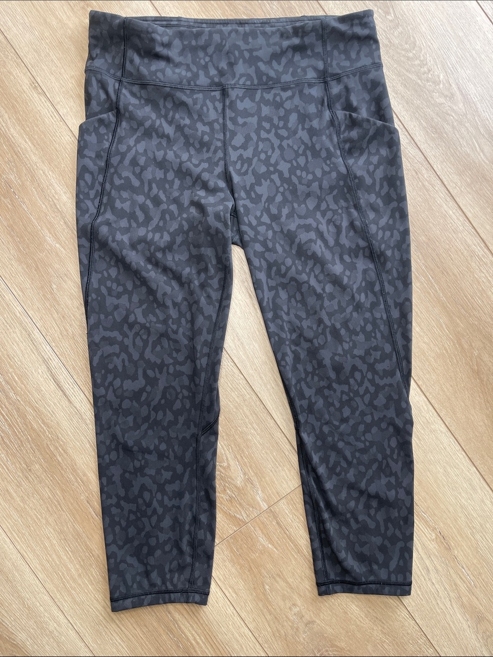 Lululemon crop capri size 12